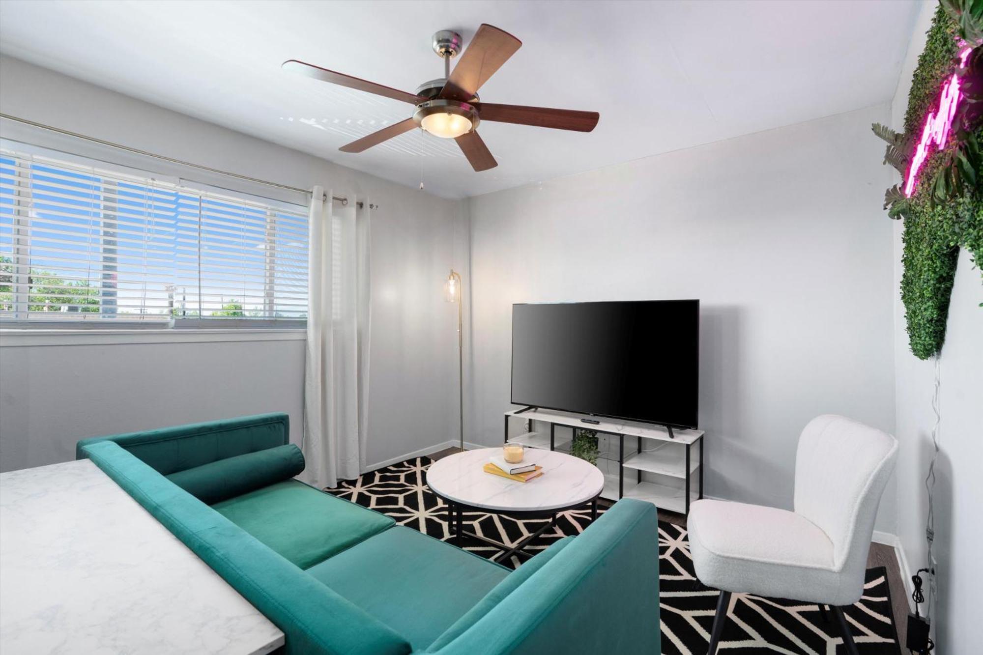Mins 2 Downtown - King Bed - Private Stays ออสติน ภายนอก รูปภาพ