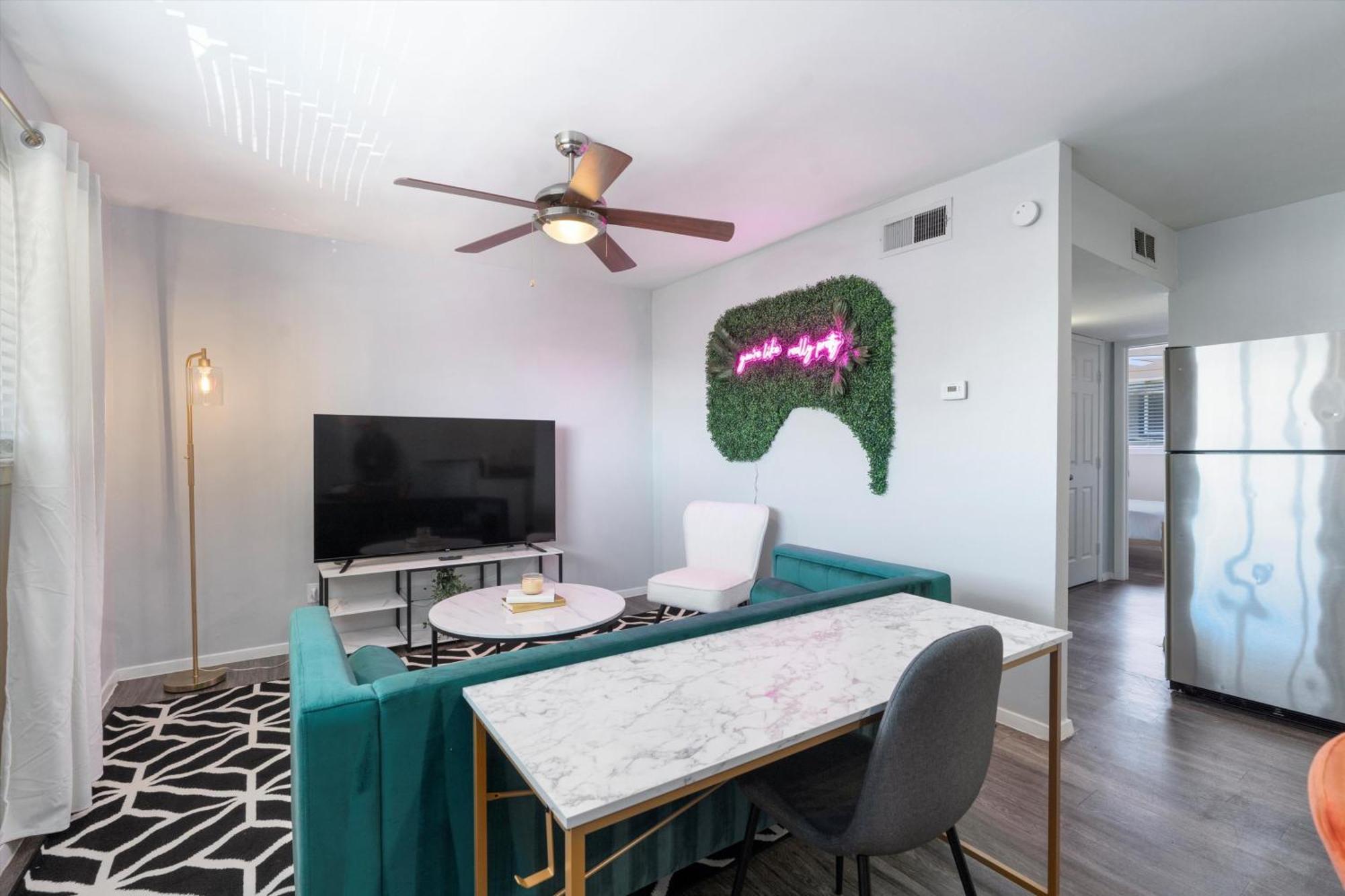 Mins 2 Downtown - King Bed - Private Stays ออสติน ภายนอก รูปภาพ